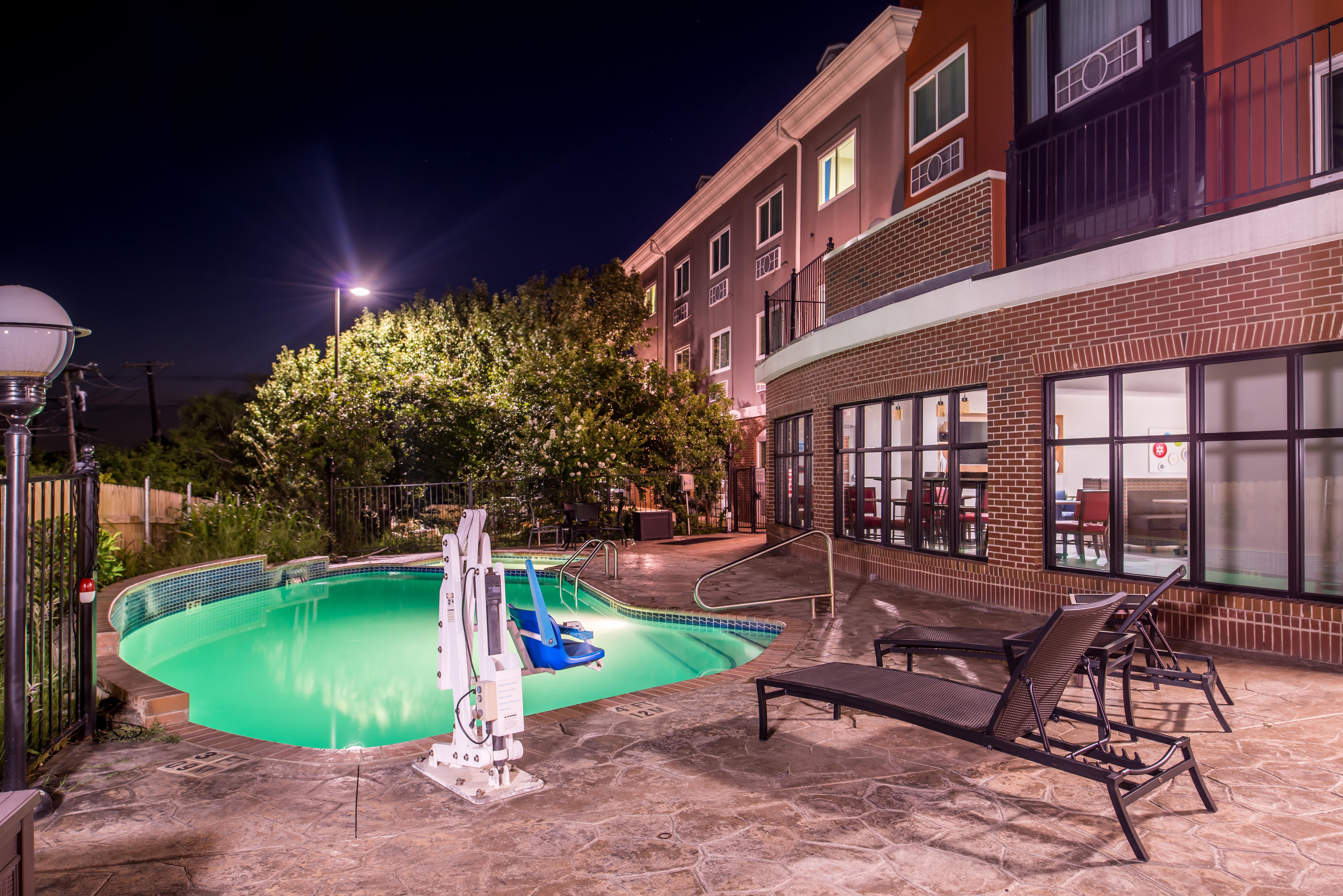Holiday Inn Express Hotel & Suites Elgin By Ihg Eksteriør billede